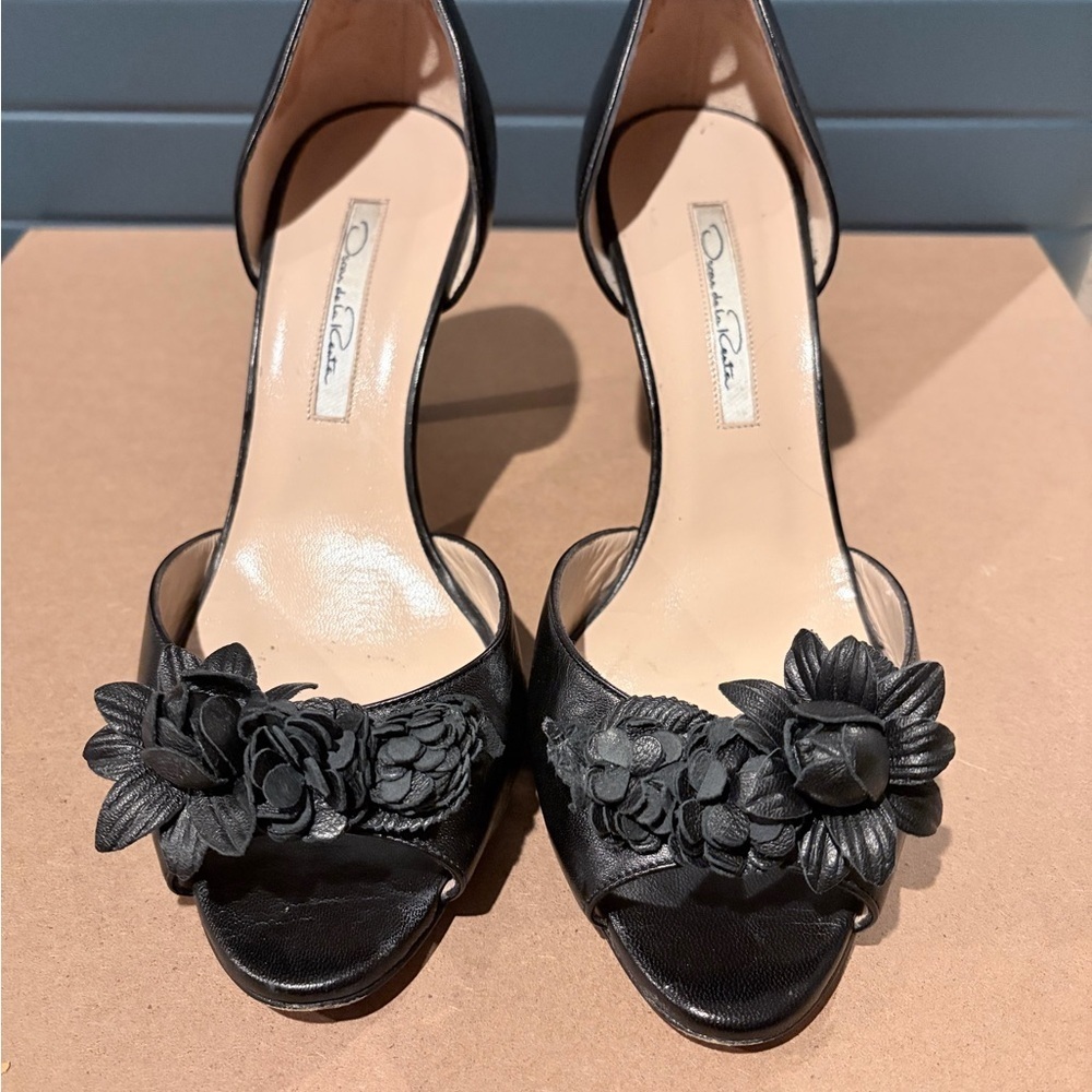 Oscar de la Renta Beautiful Black Floral Heels Size 7/7.5